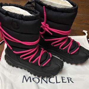 Moncler TRAILGRIP Apres High Black Boots with Pink Laces size TG39 size 9 NEW